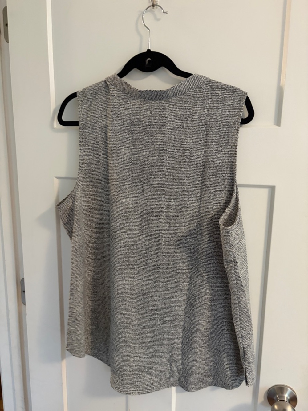 Patterned tank - Picture 2 of 2